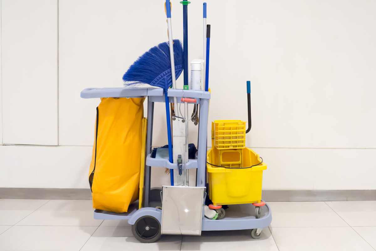 Floor cleaning tools and cleaning cart