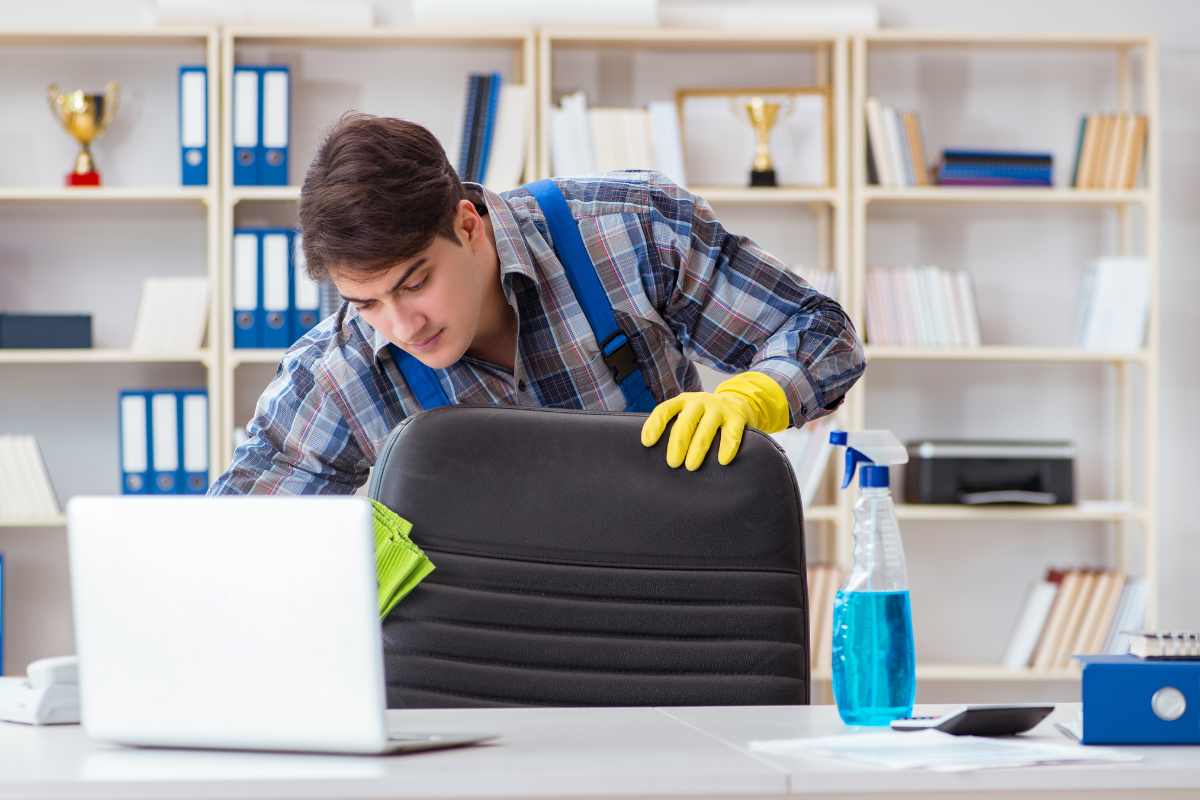 Office dusting and cleaning service