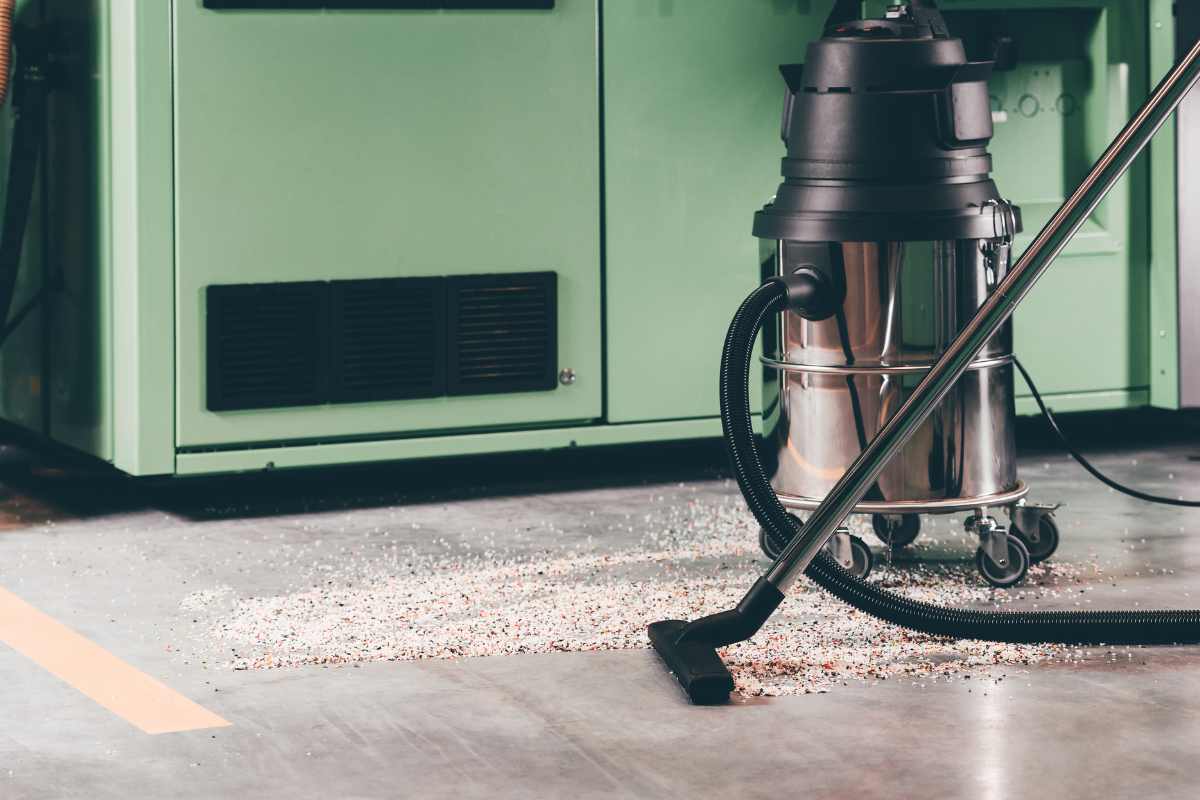 Dust removal with vacuum cleaner after construction cleaning